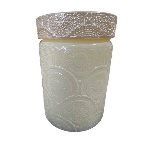 Leoben Candle Co Jasmine Santal 18oz 1 Wick White Cut Glass Jar Soy Wax Candle - Picture 2 of 6